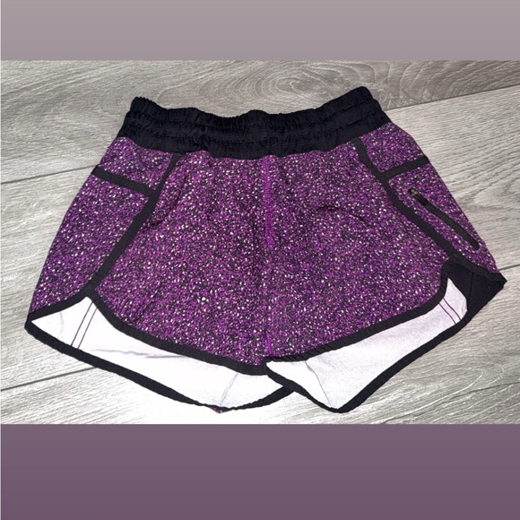 Lululemon Size 4 Tracker Shorts Violet Purple RARE Zipped Pocket EUC - Picture 1 of 9